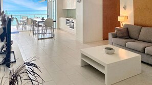 TV - Bright Point Apt 4203 Ocean Views (Nelly Bay)