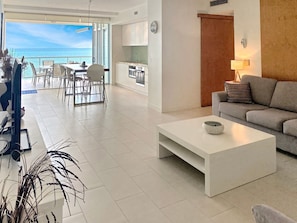 TV - 1 Bright Point Apartment 4203-BOM (Nelly Bay)