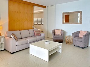 TV - 1 Bright Point Apartment 4203-BOM (Nelly Bay)
