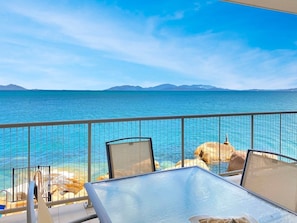 Outdoor dining - 1 Bright Point Apartment 4203-BOM (Nelly Bay)