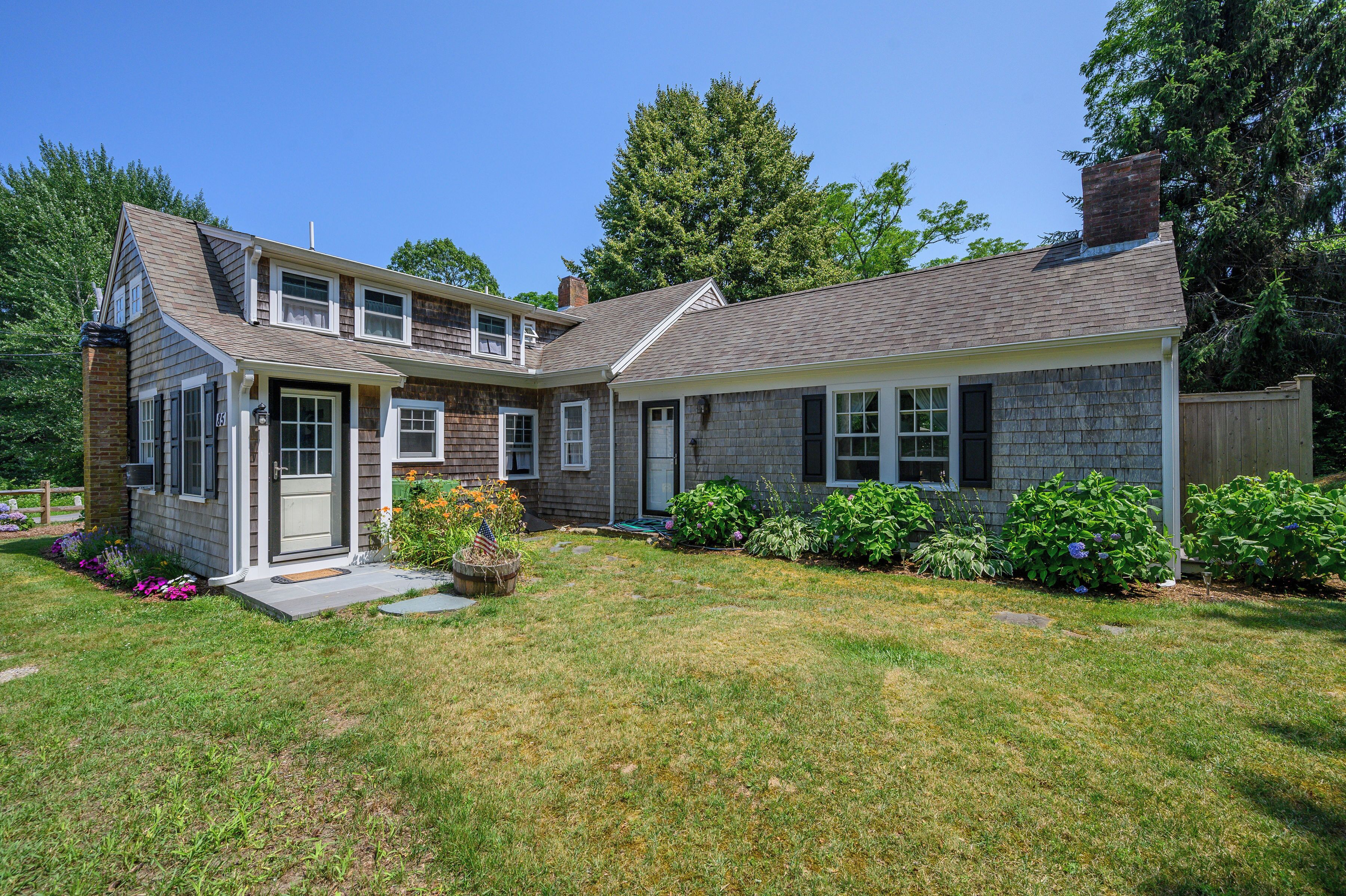 Refurbished South Orleans Antique Home Close to Pleasant Bay
