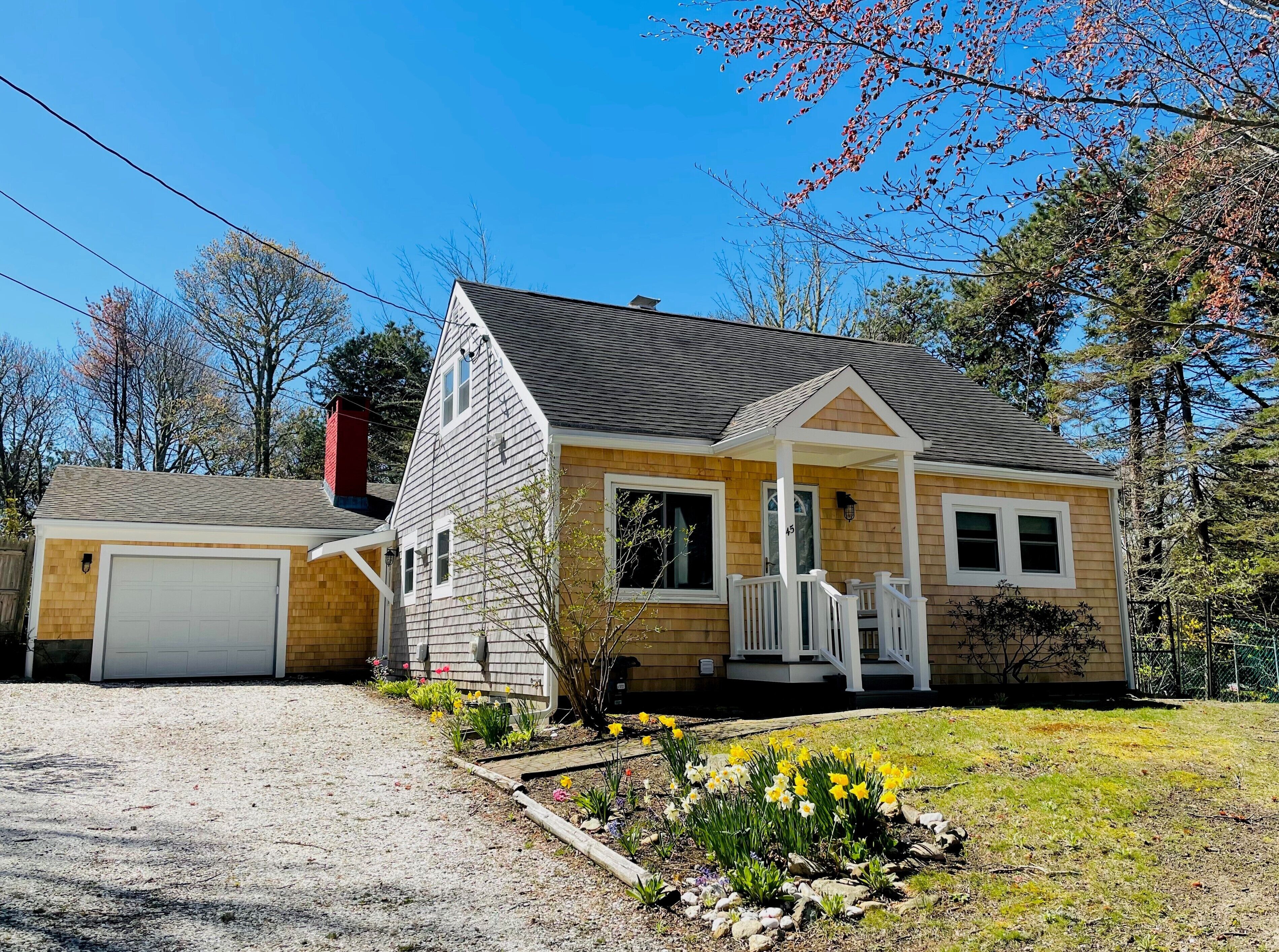 Nicely Renovated East Orleans Area Home Sleeps 10