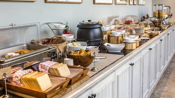 Free daily buffet breakfast
