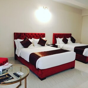 Desk, laptop workspace, iron/ironing board, free WiFi - Sikder Resort and Villas Kuakata (Kalapara)