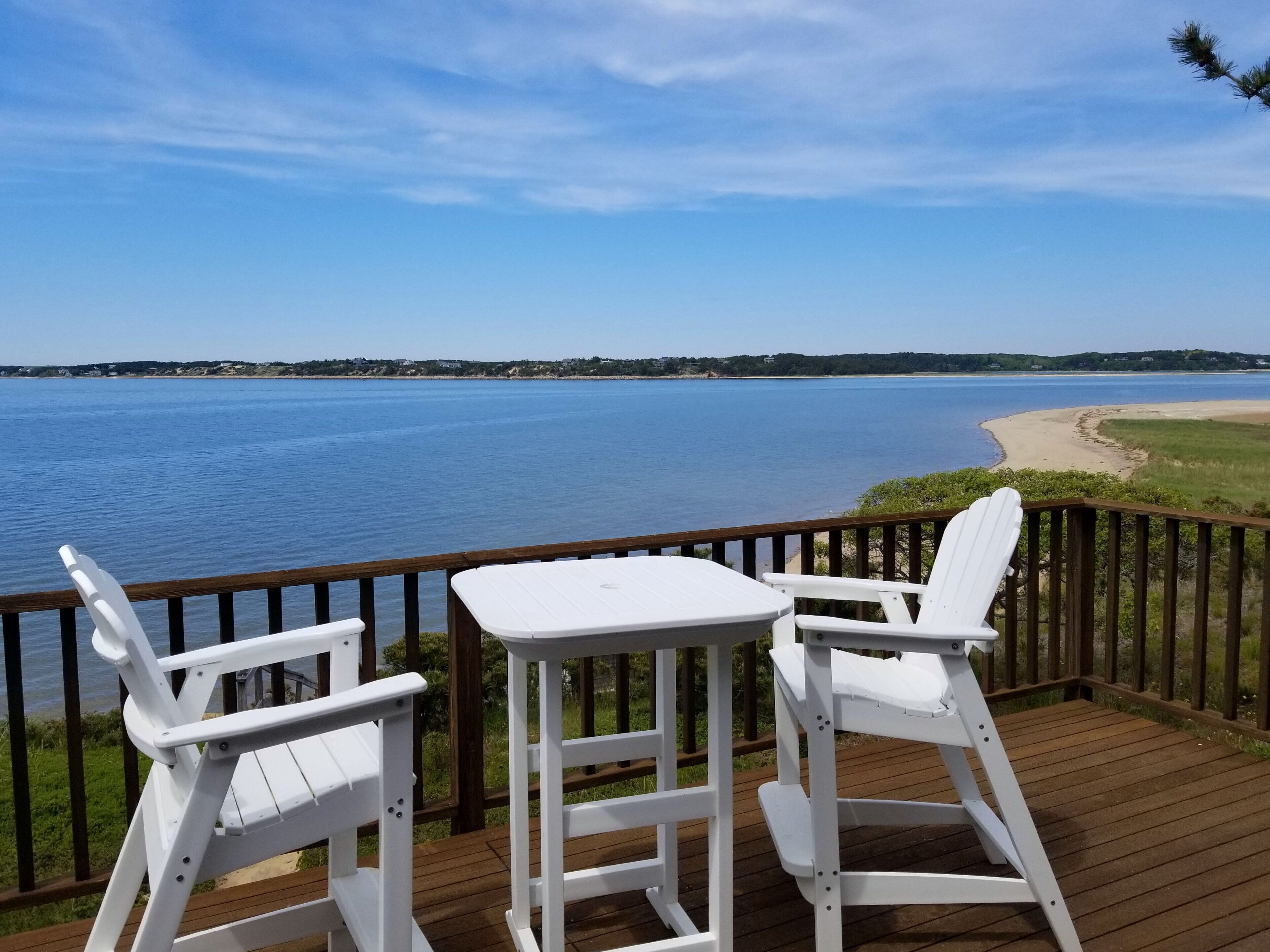 Lt. Island 4BD Waterfront Beauty--RIGHT ON THE BEACH, A/C, Screen Porch, Deck & Direct Water Access