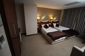 Bureau, espace de travail pour ordinateur portable, Wi-Fi gratuit