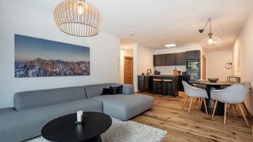 Smart-TV, Videospiele, BĂŒcher, Stereoanlage