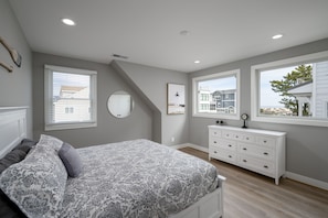 5 bedrooms, free WiFi - RENOVATED IN 2024, OCEAN BLOCK CHARMER - 12 CLAYTON ST, DEWEY BEACH, DE (Dewey Beach)