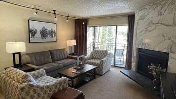 Télévision, cheminée