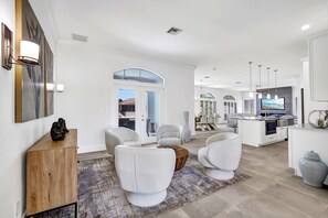 Interior - NEW LISTING Sunshine Retreat (Naples)