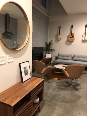 Interior - Quiet Nights & Busy Days on the Rooftop (Nashville)
