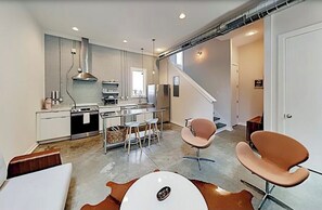 Interior - Quiet Nights & Busy Days on the Rooftop (Nashville)