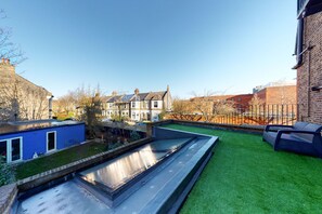 Property grounds - Amazing 2 Bedroom, 3 Bed Apartment w/ Garden - 1 min to Queen's Park (London)