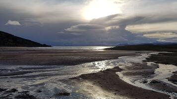 Ranta lähistöllä, rantapyyhkeitä