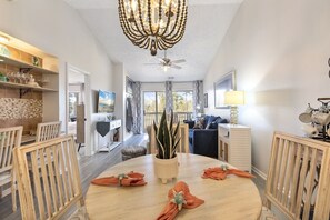 Smart TV - Beautiful and Peaceful Golf Condo in River Oaks. Less than 5 miles to beach! (Myrtle Beach)