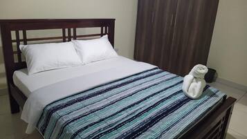 3 bedrooms, iron/ironing board, WiFi, bed sheets