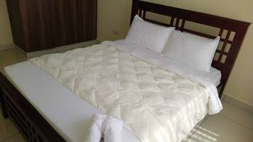 3 bedrooms, iron/ironing board, WiFi, bed sheets