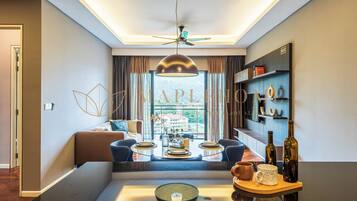 Cortinas blackout, tabla de planchar con plancha y wifi gratis