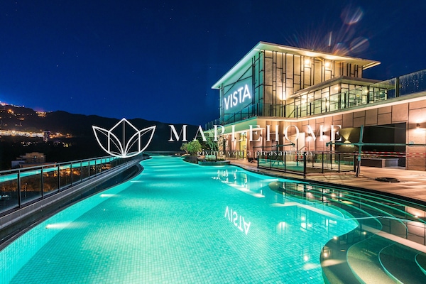 Outdoor pool, open 8:00 AM to 8:00 PM, pool loungers