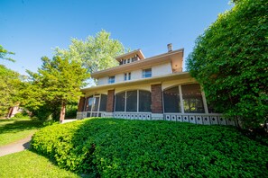 Exterior - NEW! Manor on Main- Celebrations, Reunions, Events (La Crosse)