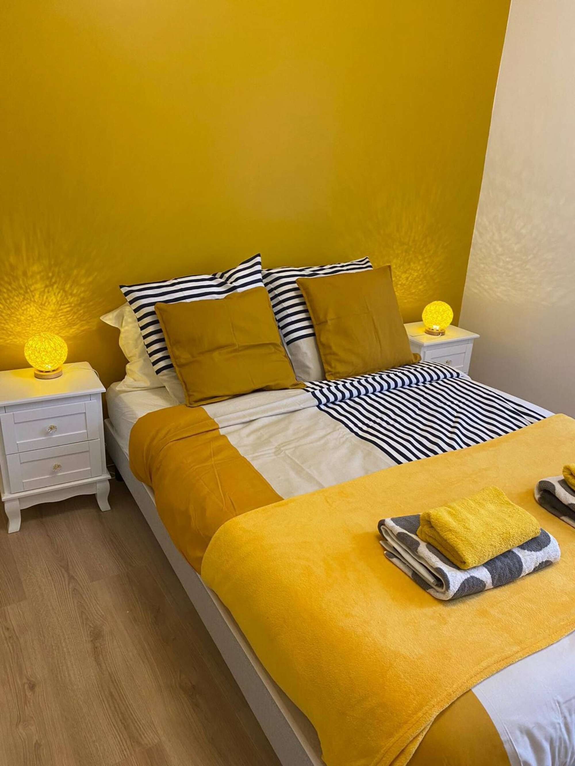 3 soverom og skrivebord