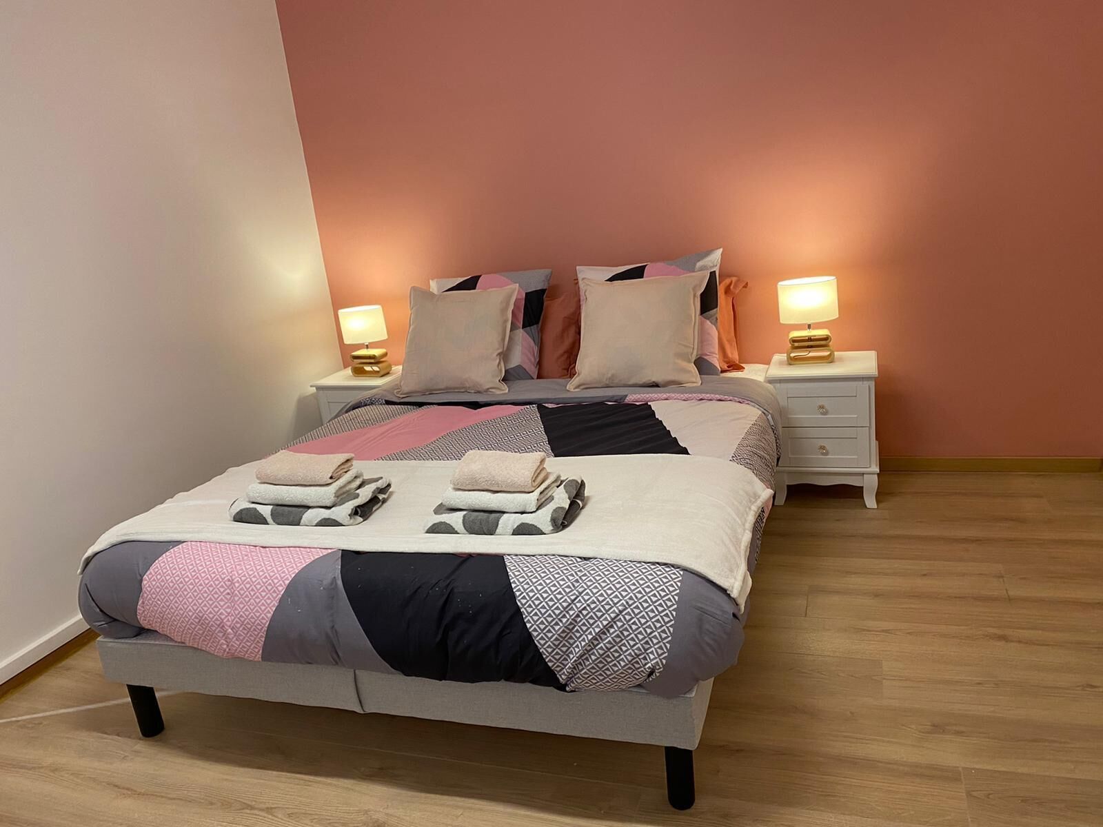 3 habitaciones, tabla de planchar con plancha y wifi gratis 