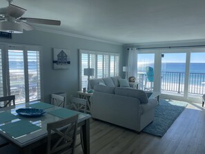 Smart TV, reproductor de DVD y libros 