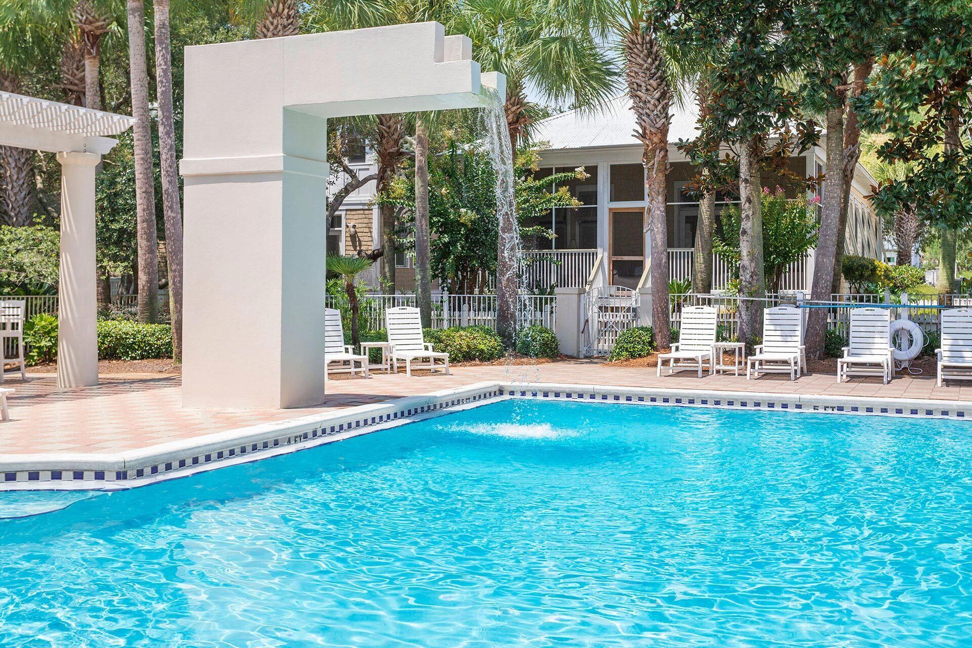 The Salty Palm - Pet Friendly, Heated Community Pool, Free Beach Service!