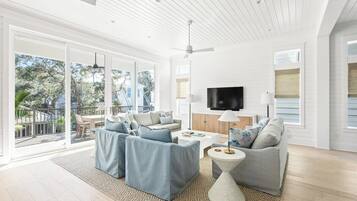 Smart TV, table tennis, books