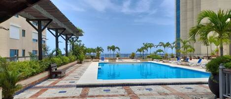 حمّام سباحة خارجي