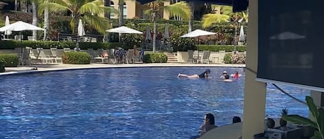 室外游泳池,恒温泳池