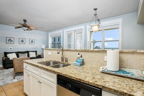 Interior - Sol Searching - Ocean View - Easy Beach Access - (Galveston)