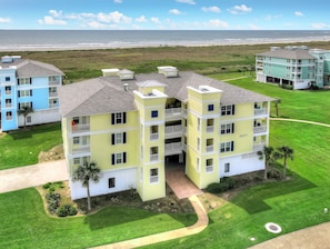 Exterior - Sol Searching - Ocean View - Easy Beach Access - 2BD/2BA. Sleeps 7 (Galveston)