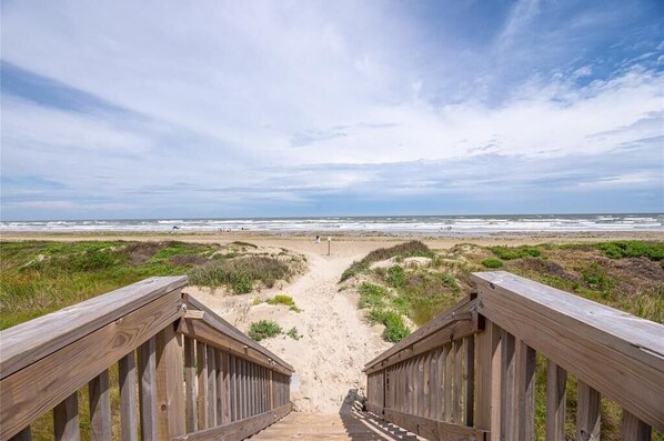 On the beach - Sol Searching - Ocean View - Easy Beach Access - (Galveston)