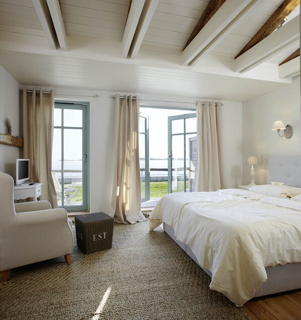 3 عدّة غرف نوم ومكتب ومكواة/لوح كي وسرير سفر