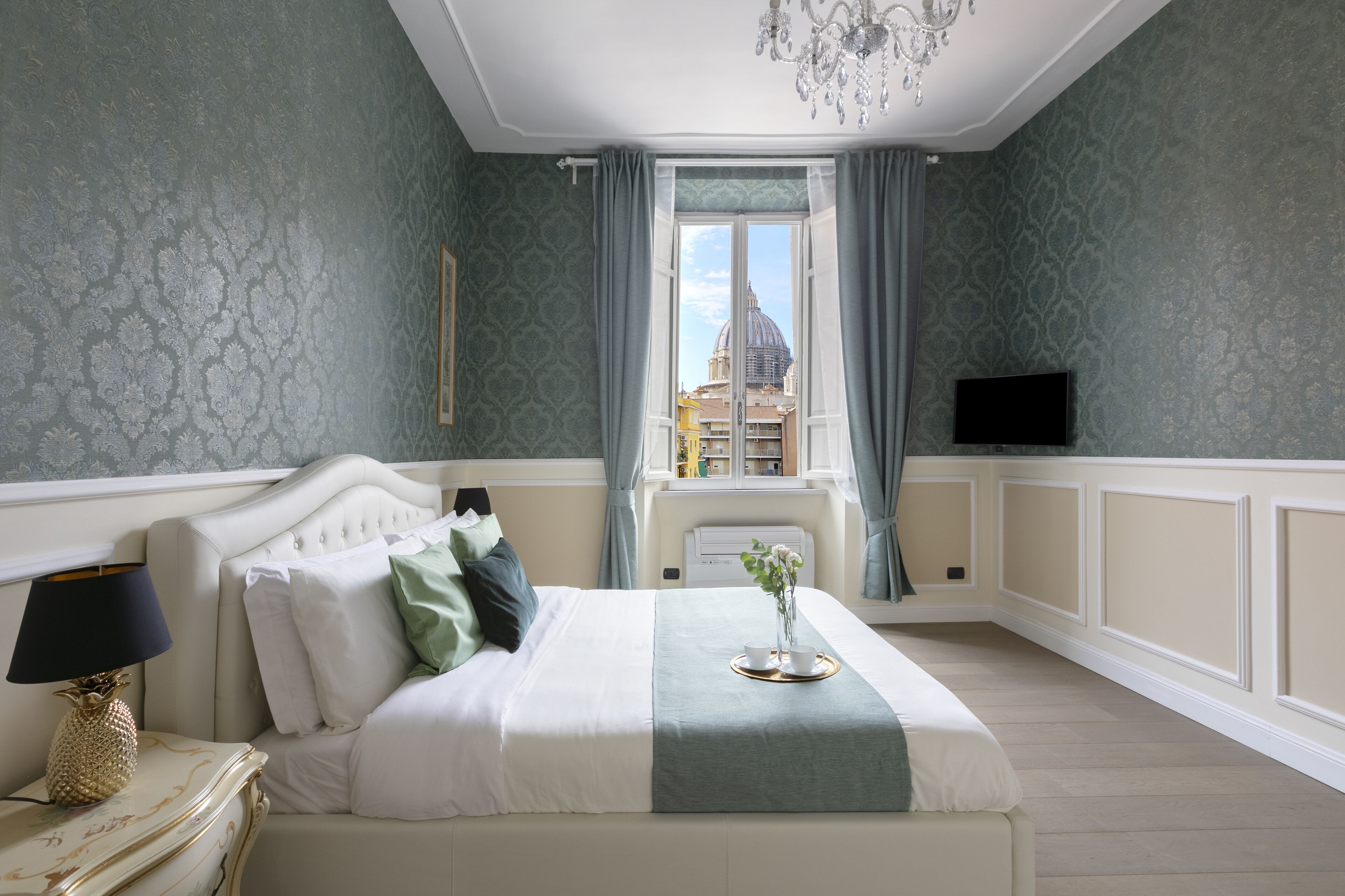 2 chambres, coffres-forts dans les chambres, bureau