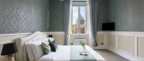 2 slaapkamers, een kluis op de kamer, een bureau