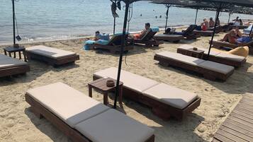 Solstolar och strandhanddukar