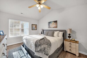 2 chambres, fer et planche à repasser, Wi-Fi gratuit, draps fournis