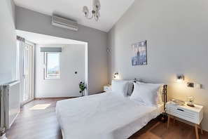9 bedrooms, in-room safe, desk, iron/ironing board