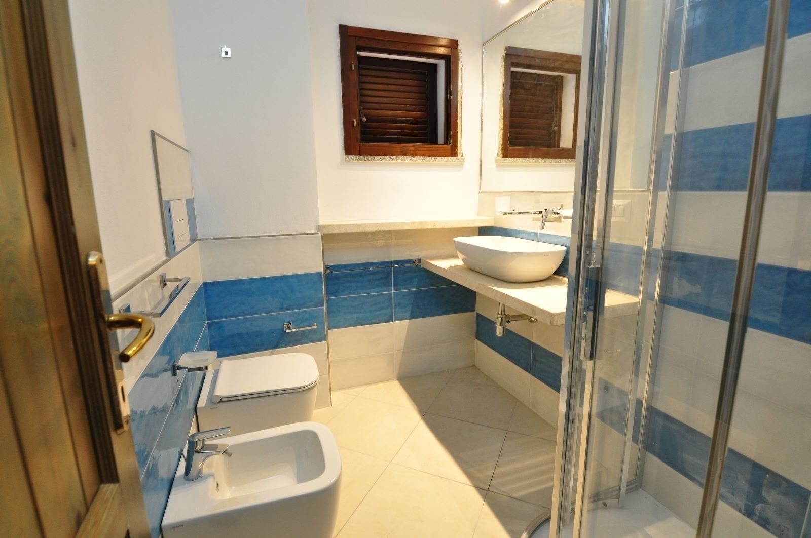 Doccia, asciugacapelli, bidet, asciugamani
