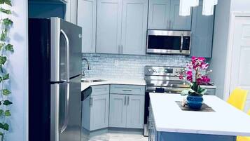 Fridge, microwave, oven, stovetop