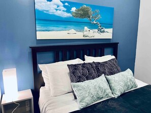 2 bedrooms, desk, iron/ironing board, WiFi