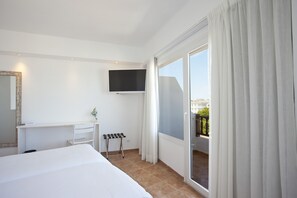 Blackout drapes, travel crib, free WiFi, bed sheets