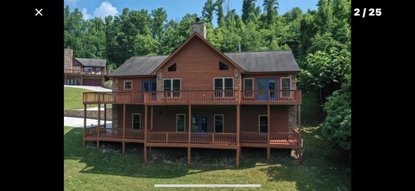 Exterior - Beautiful cedar home 5 bed 3 bath w/ whirlpool tub 2 mile from Twin cove marina (Caryville)