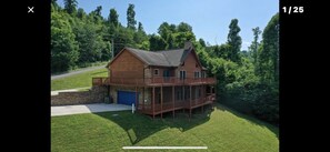 Exterior - Beautiful cedar home 5 bed 3 bath w/ whirlpool tub 2 mile from Twin cove marina  (Caryville)