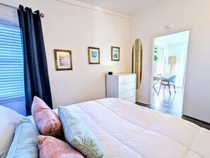 2 bedrooms, free WiFi, bed sheets - Steps from the Beach - Pet Friendly - Surfers Beach Cottage! (Panama City Beach)