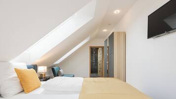 3 bedrooms, travel cot, free WiFi, bed sheets