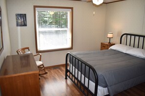 3 bedrooms, free WiFi, bed sheets - Lakeside Getaway in the Nicolet National Forest on Beautiful Butternut Lake (Three Lakes)