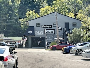 A building with multiple business signs, including 'A3 Rag' and 'CÖHLINS'.